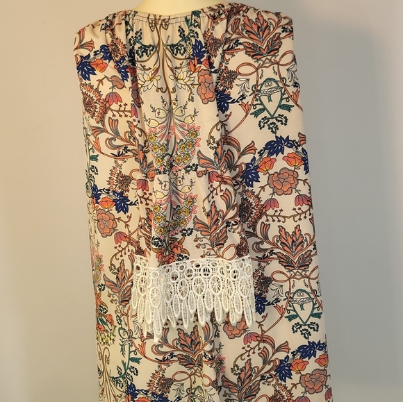 Boho Style Mini dress with crocheted sleeve - Picture 16 of 16